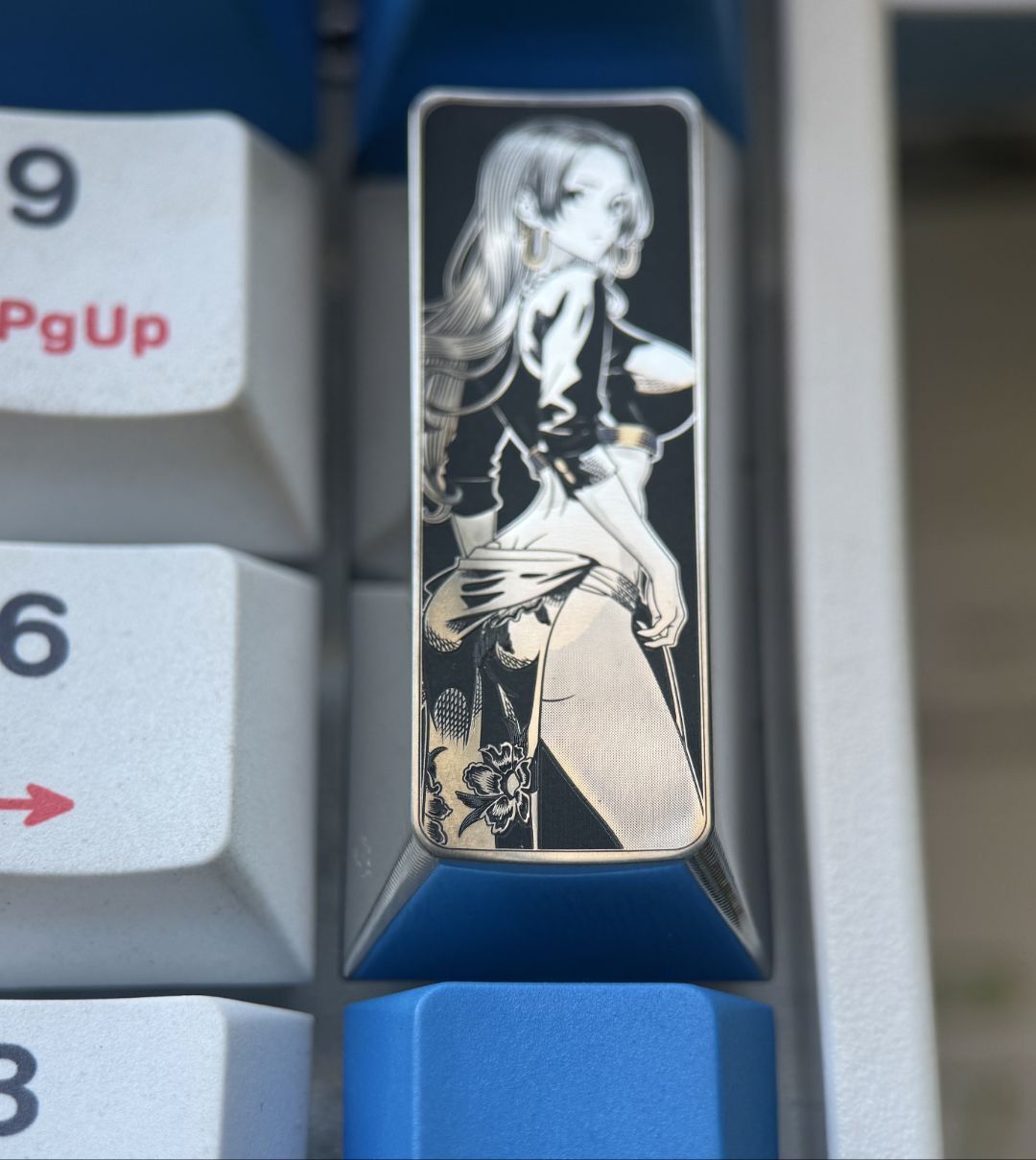 One Piece, Boa·Hancock， Titanium alloy pad with vertical 2U key positions in the digital area, metal carving cultural and creative keycaps for anime and games.