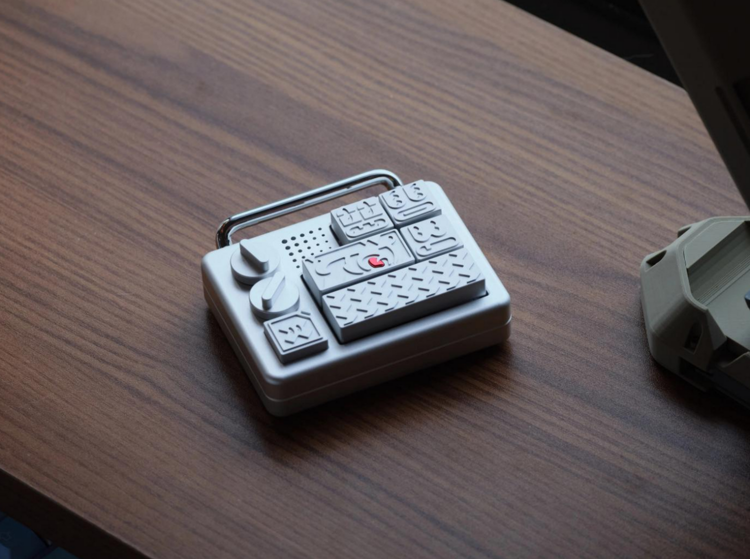 Virtual Kingdom Theme Emotion EMOTION CNC Anode Silver Black Pink Metal Personalized Decorative Keycap Set.