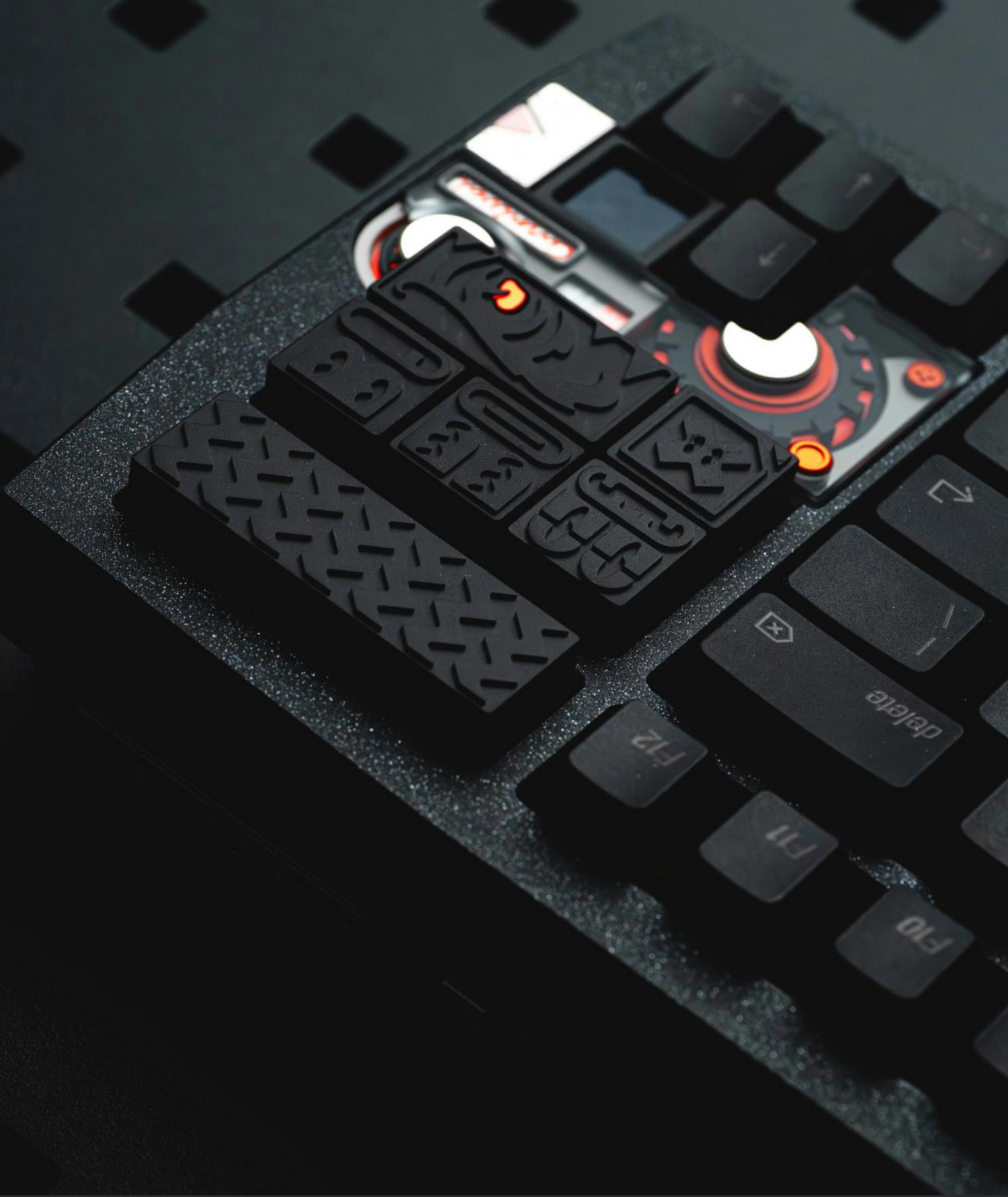 Virtual Kingdom Theme Emotion EMOTION CNC Anode Silver Black Pink Metal Personalized Decorative Keycap Set.