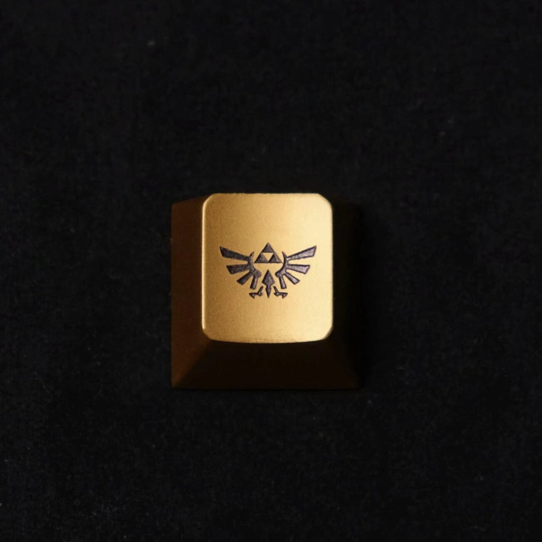 Zelda, Kingdom emblem, aluminum alloy anodized personalized keycaps, mechanical keyboard decorative keycaps.