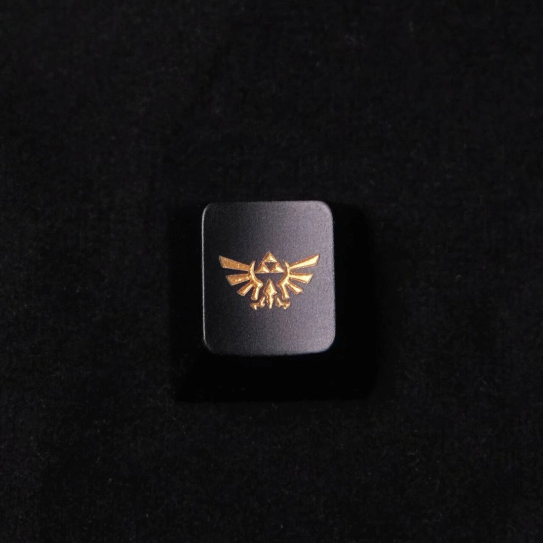 Zelda, Kingdom emblem, aluminum alloy anodized personalized keycaps, mechanical keyboard decorative keycaps.