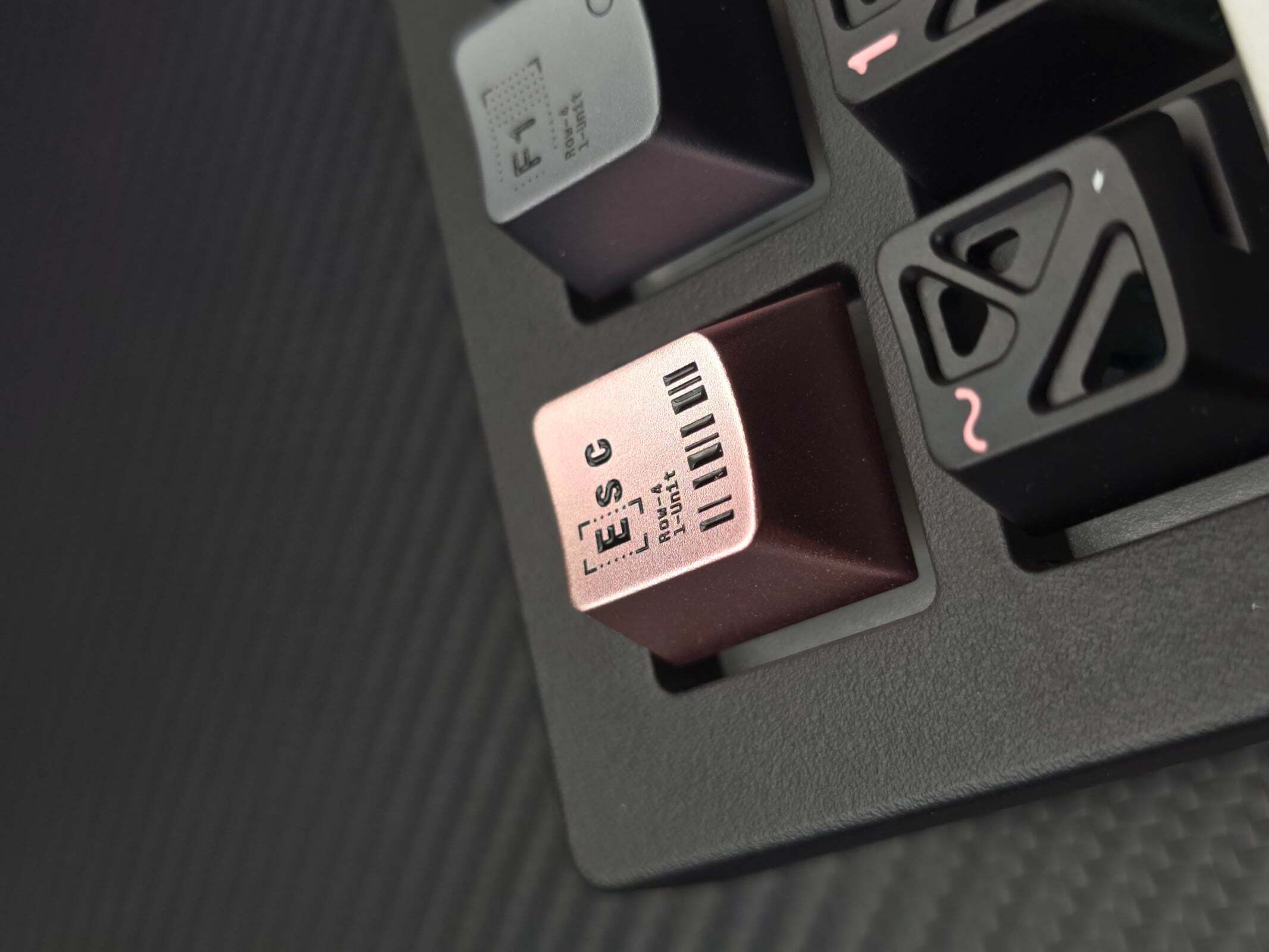 Original design aluminum alloy anode metal keycap set "Vector Breakthrough", mechanical keyboard decorative keycap, metal corrosion-resistant personalized keycap set, compatible with 61/64/68/75/84/87/104 key mechanical keyboard keycap set