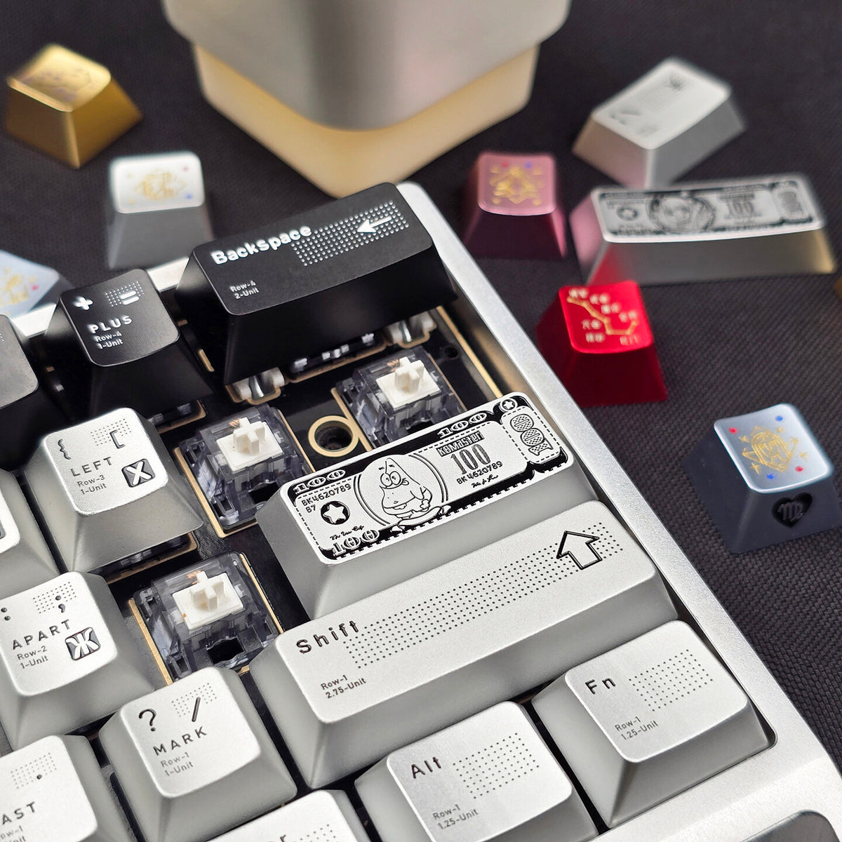 Anime themed design for US dollar bills, featuring aluminum alloy personalized keycaps, 2.25U personalized keycaps, and mechanical keyboard decorative keycaps