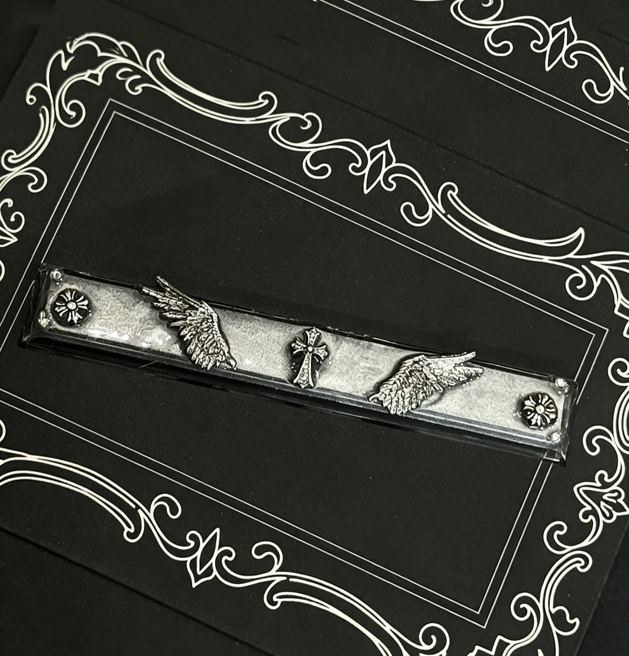 Baroque style, retro cross, medieval, gothic, angel wing decorated keycap, 6.25 U space bar transparent resin personalized keycap, mechanical keyboard element decorative keycap