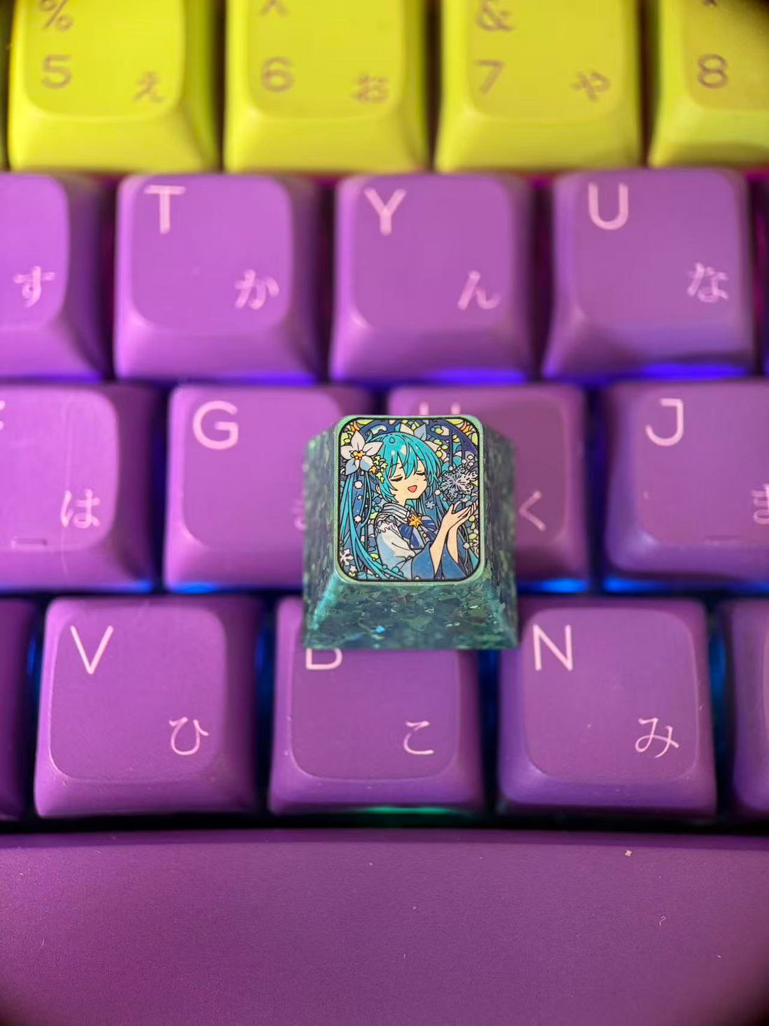Hatsune Miku Huaxianzi, 1U titanium alloy personalized keycap, cartoon game music cartoon character keyboard metal decorative keycap