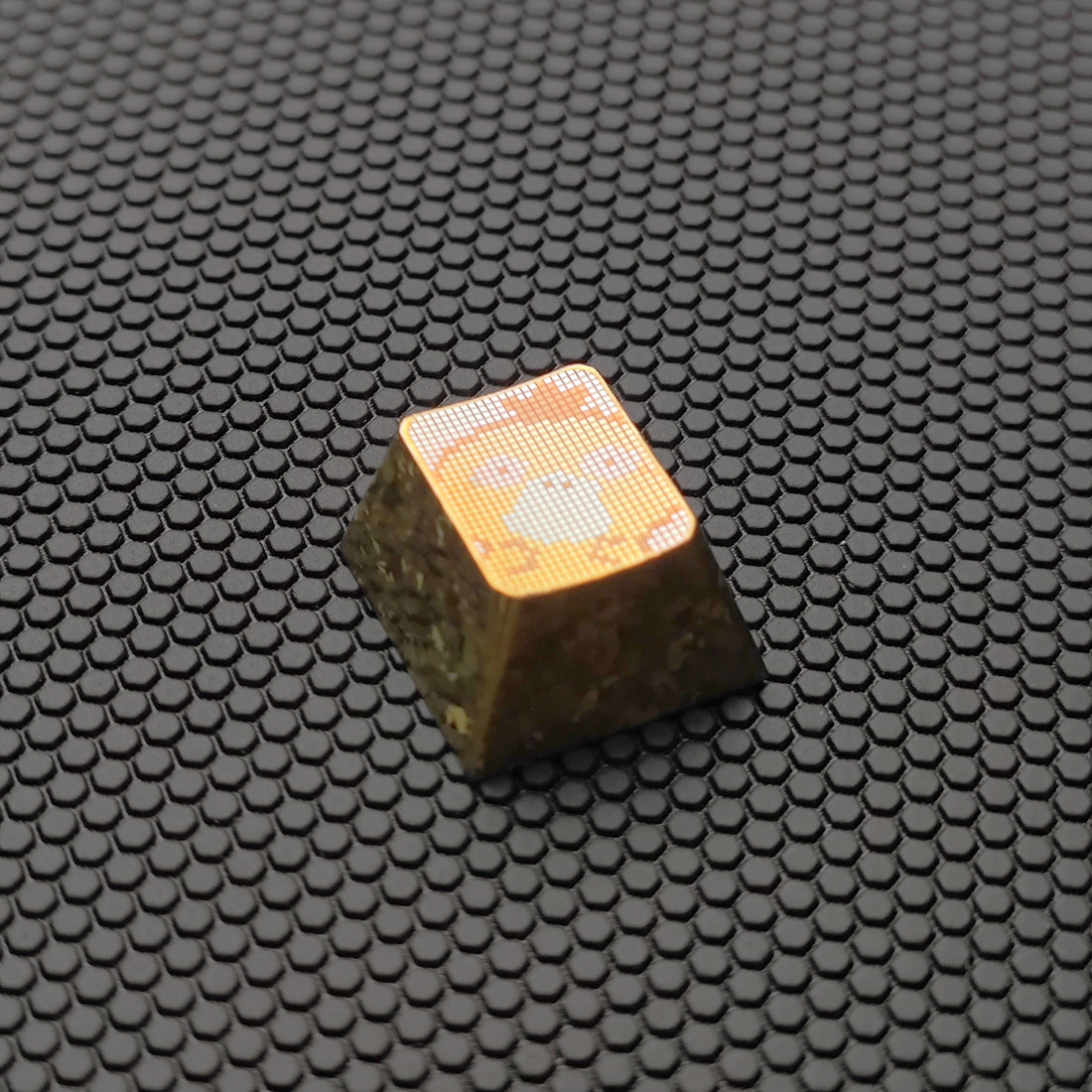 Pixel style Psyduck titanium alloy carved keycaps, personalized keycaps, mechanical keyboard decorative keycaps