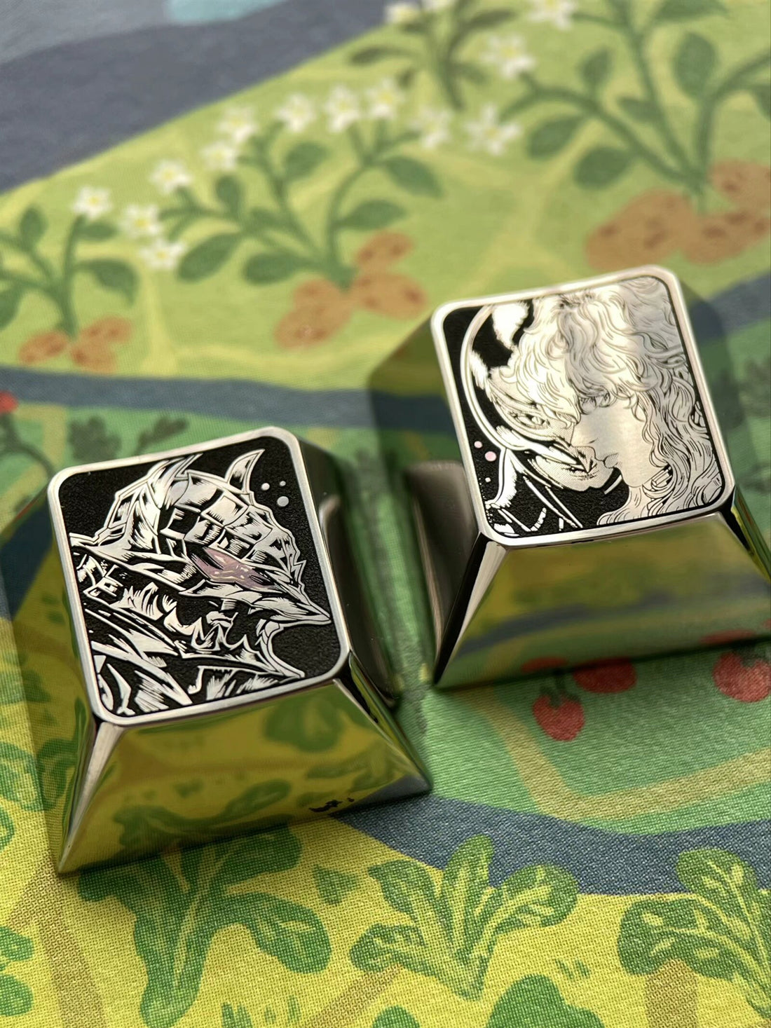 Berserk,Set of 2 pieces,Titanium alloy black and white cartoon carving, personalized keycap decoration keycap