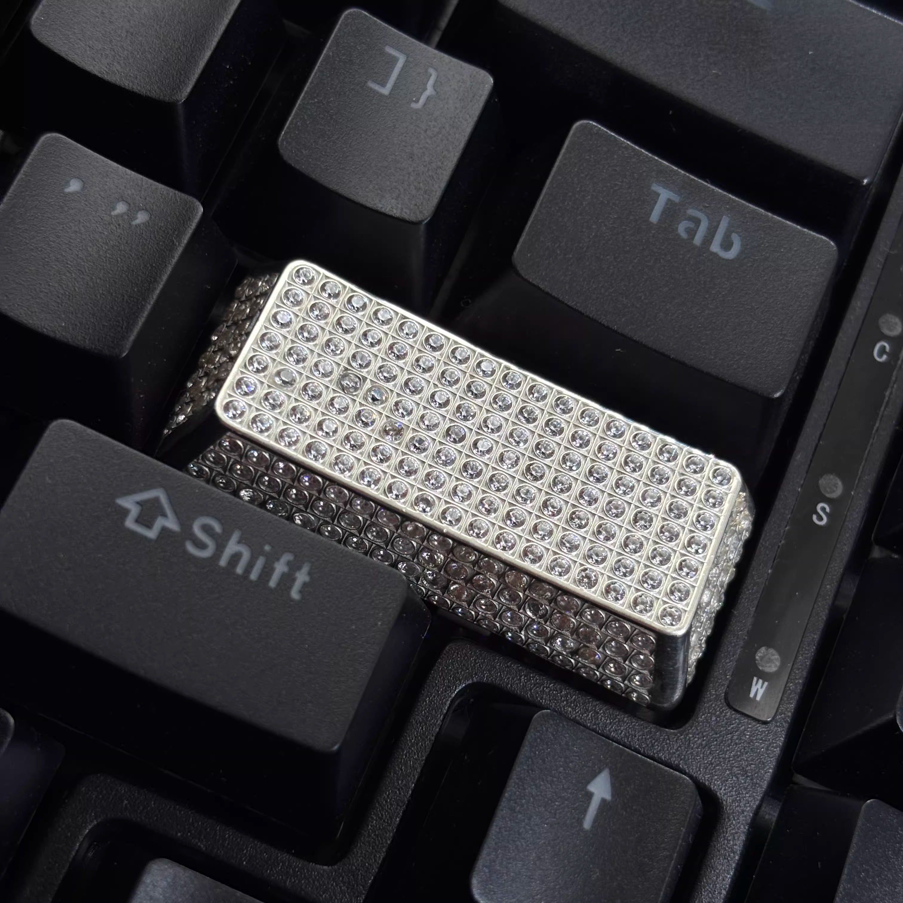Pure silver full diamond, 2.25U enter key personalized keycap, fashionable metal inlaid diamond jewelry design mechanical keyboard decoration keycap