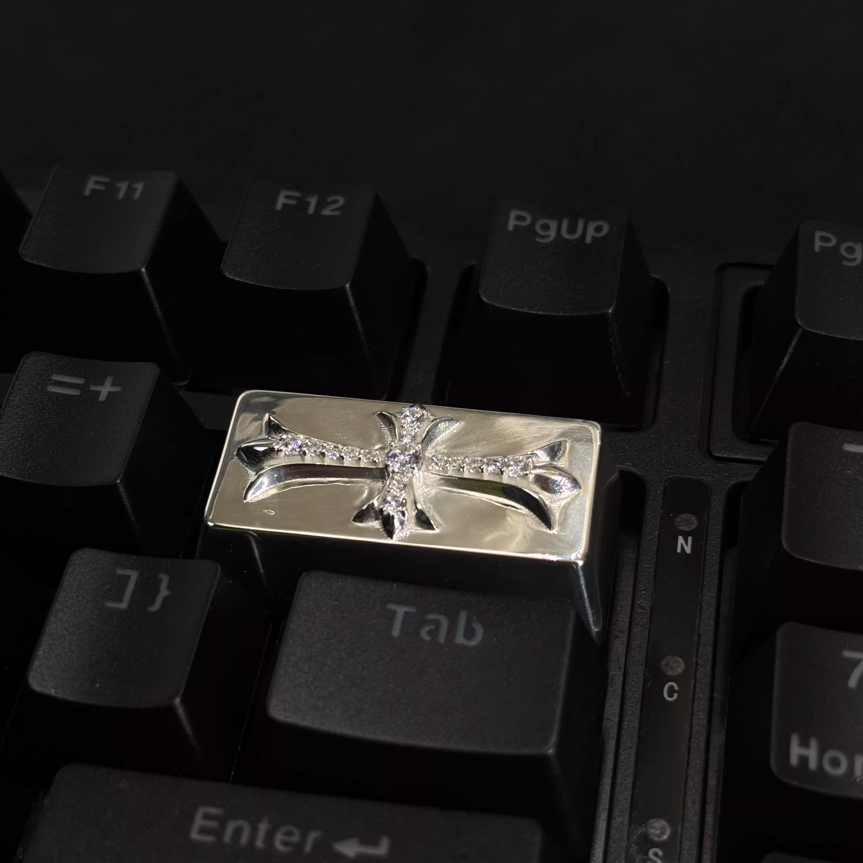 CH style, Metal retro patterned personalized keycaps, trendy and fashionable with decorative keycaps