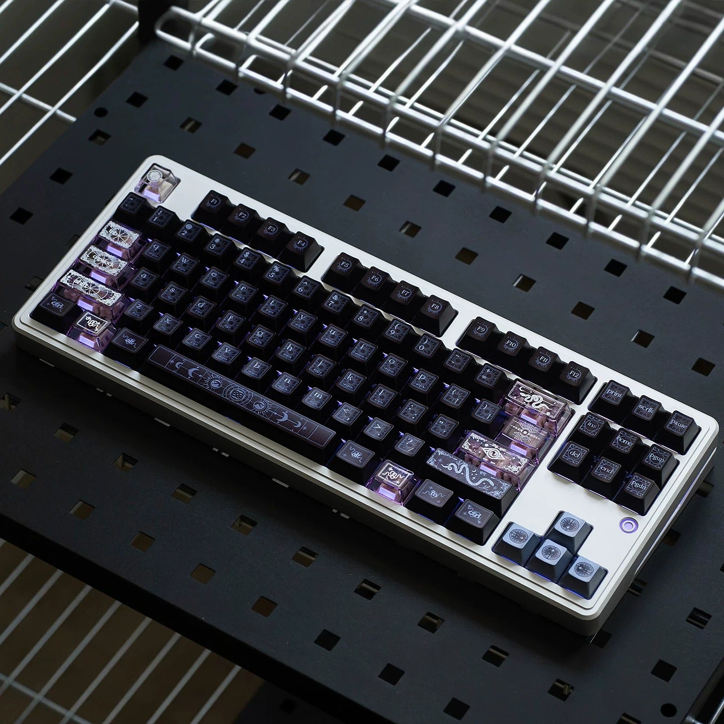 Original design set of dynamic snake theme keycaps, made of PBT material, highly personalized keycap set from the original factory, suitable for 61/64/68/75/84/87/104 key mechanical keyboards in anime and games