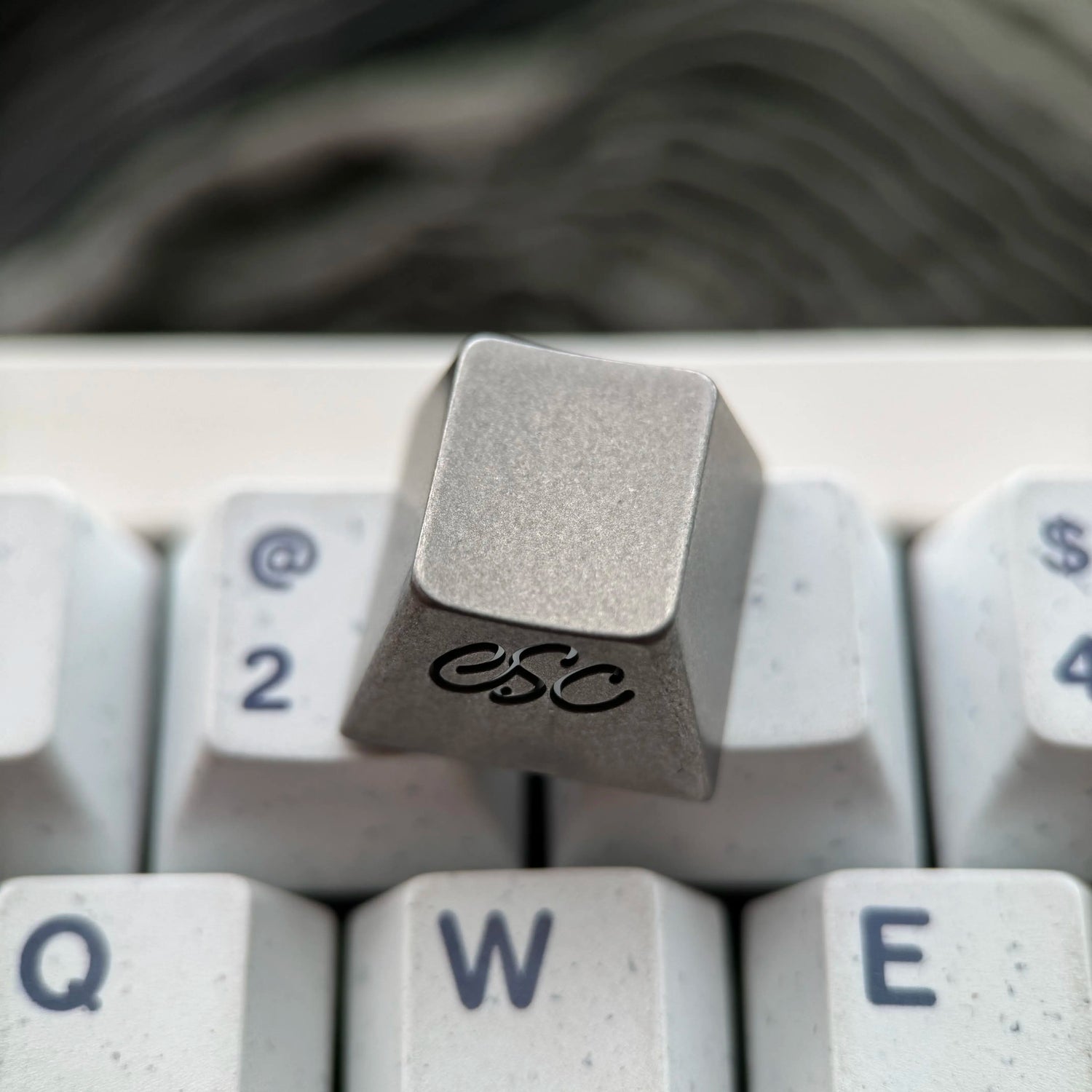 Titanium alloy keycap hollow ESC key, metal stone wash process, mechanical keyboard decoration personalized keycap