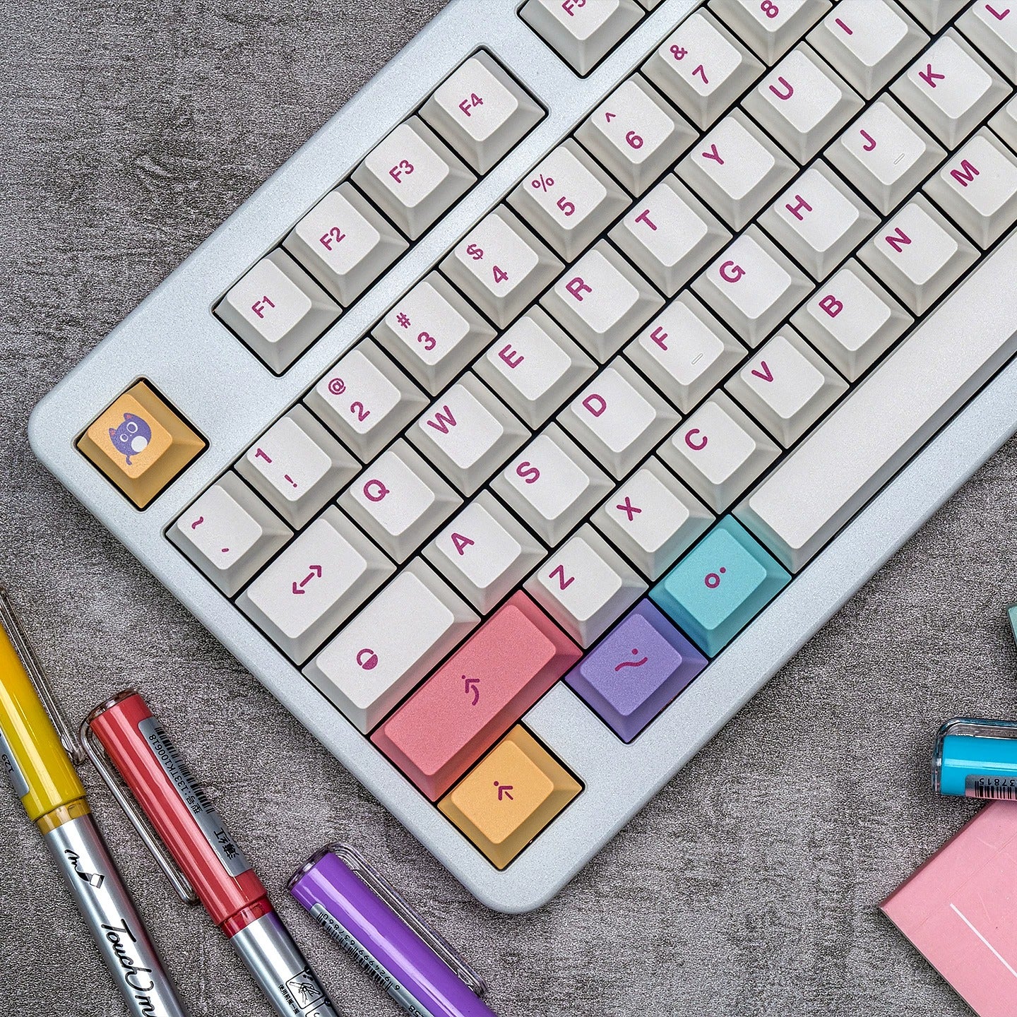 Macaron Color Theme PBT material personalized keycap set, anime and games cultural creative decoration keycap set, compatible with 61/64/68/75/84/87/104 mechanical keyboard