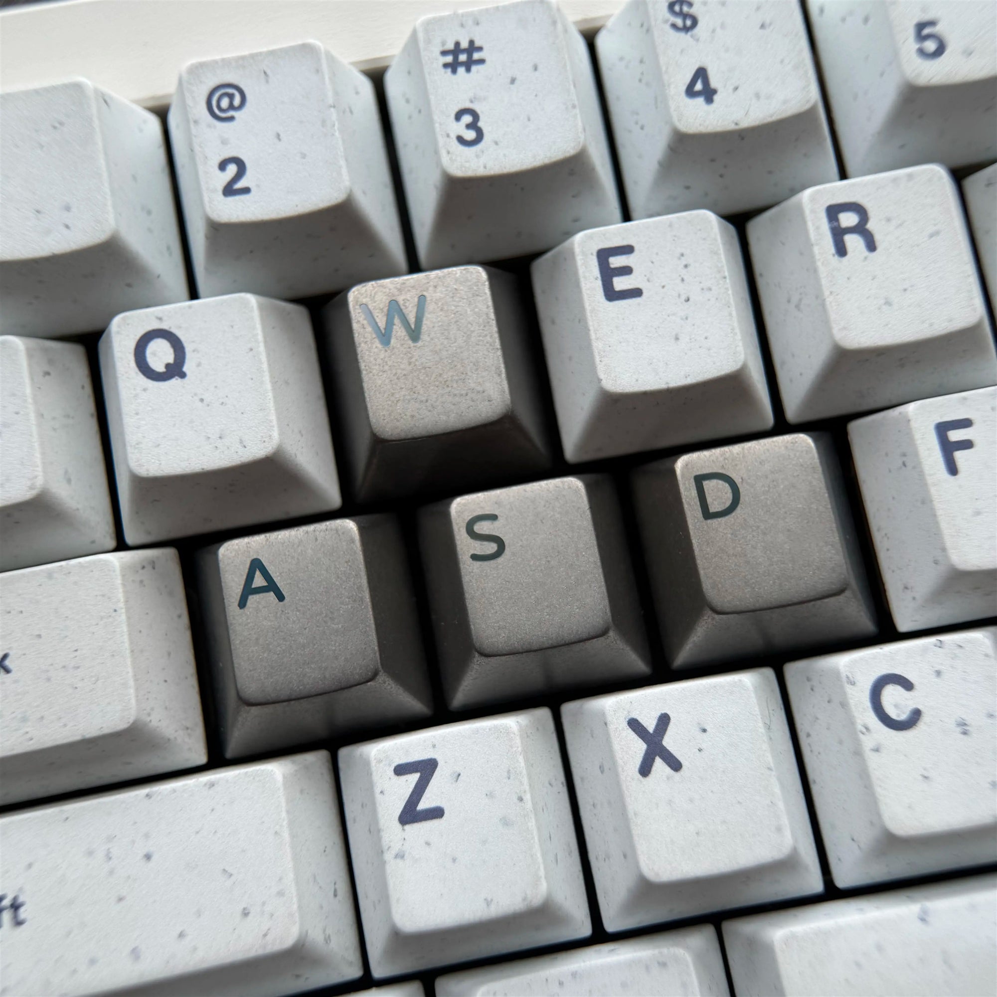 WASD Stone washing process titanium alloy  personalized keycaps, FPS game keys wear-resistant and scratch resistant titanium alloy mechanical keyboard decorative function keycaps
