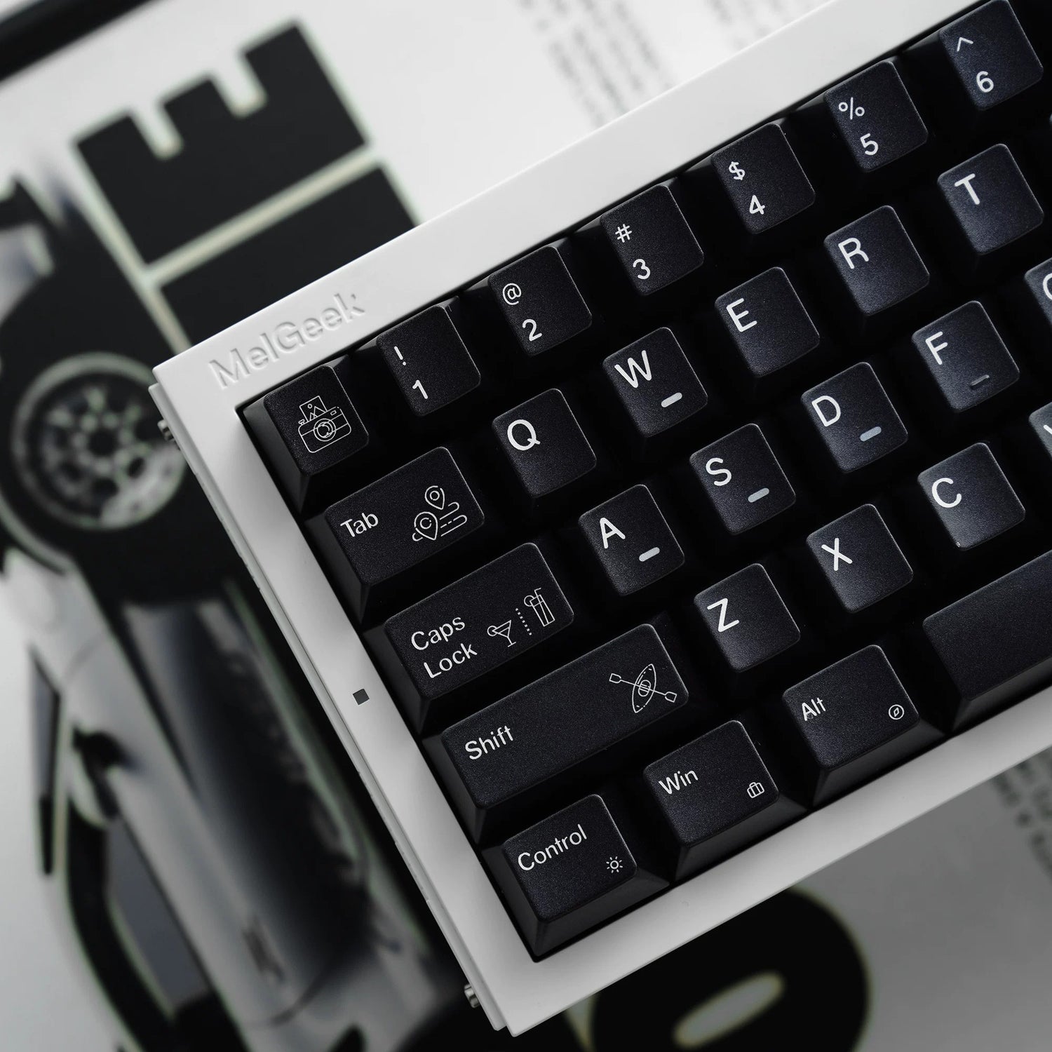 Black/White Holiday Pearl Paint Mechanical Keyboard Keycaps Minimalist Style Decorative Keycaps, PBT Heat Sublimation Original Factory Height, Personalized Keyboard Keycap Set