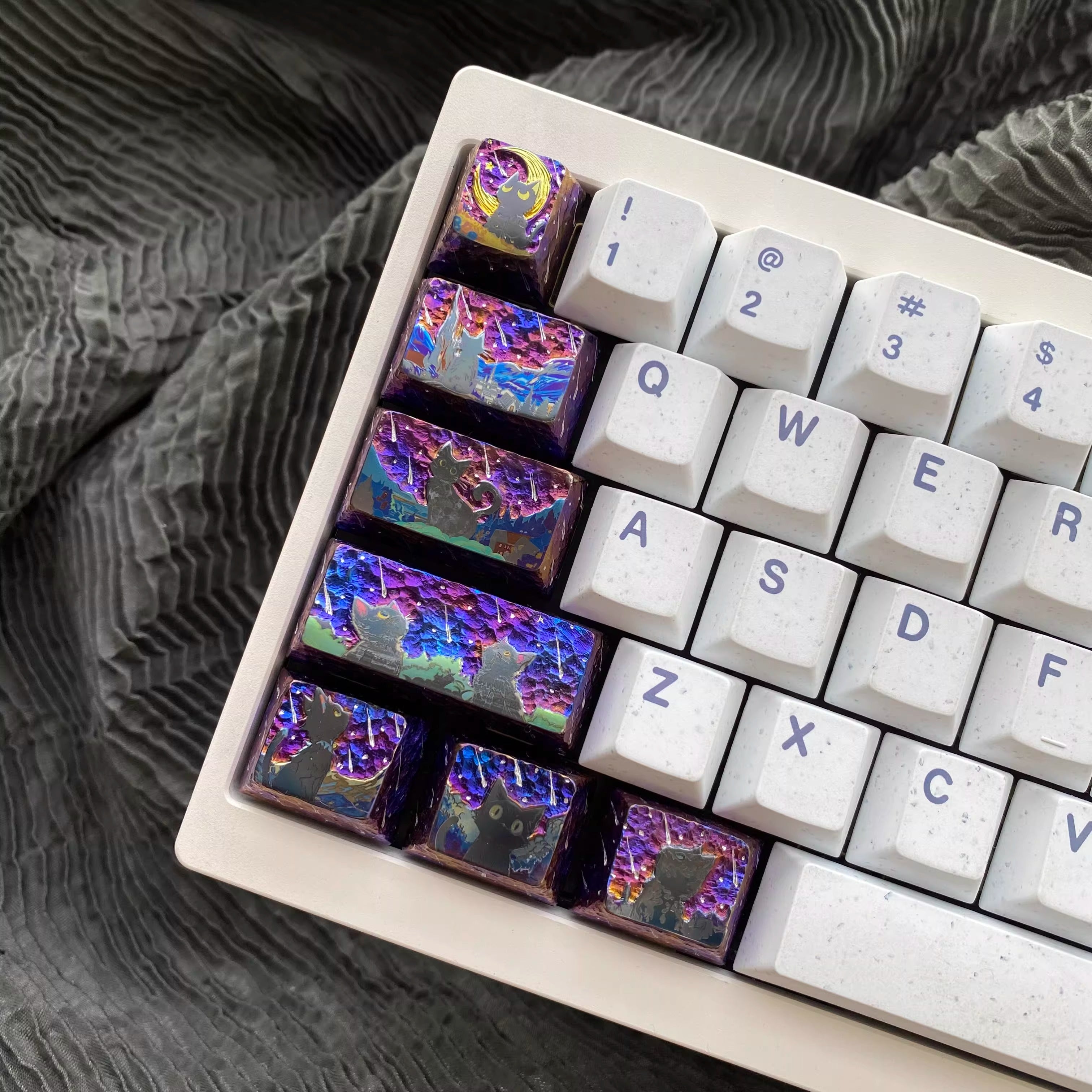 Starry Sky Cat Series, Purple Starry Sky Meteor Theme Titanium Alloy Hand Carved Titanium Alloy Personalized Keycaps, Fairy Tale Creative Decorative Keycaps Metal Art Keycaps