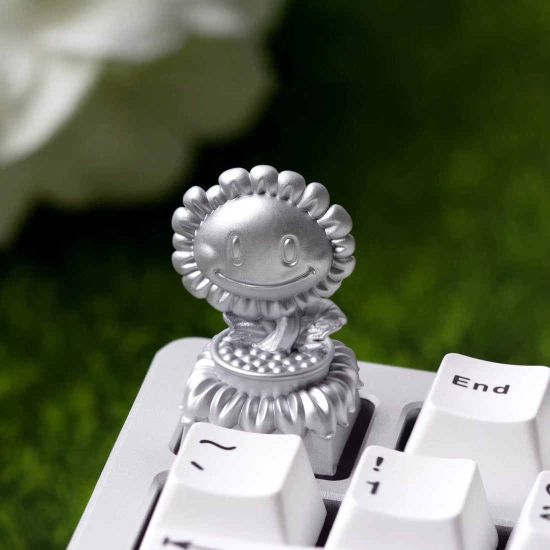 Plants vs. Zombies，Sunflower， Multi colored resin personalized keycaps, resin decorative keycaps for anime, gaming, creative culture, and peripheral areas