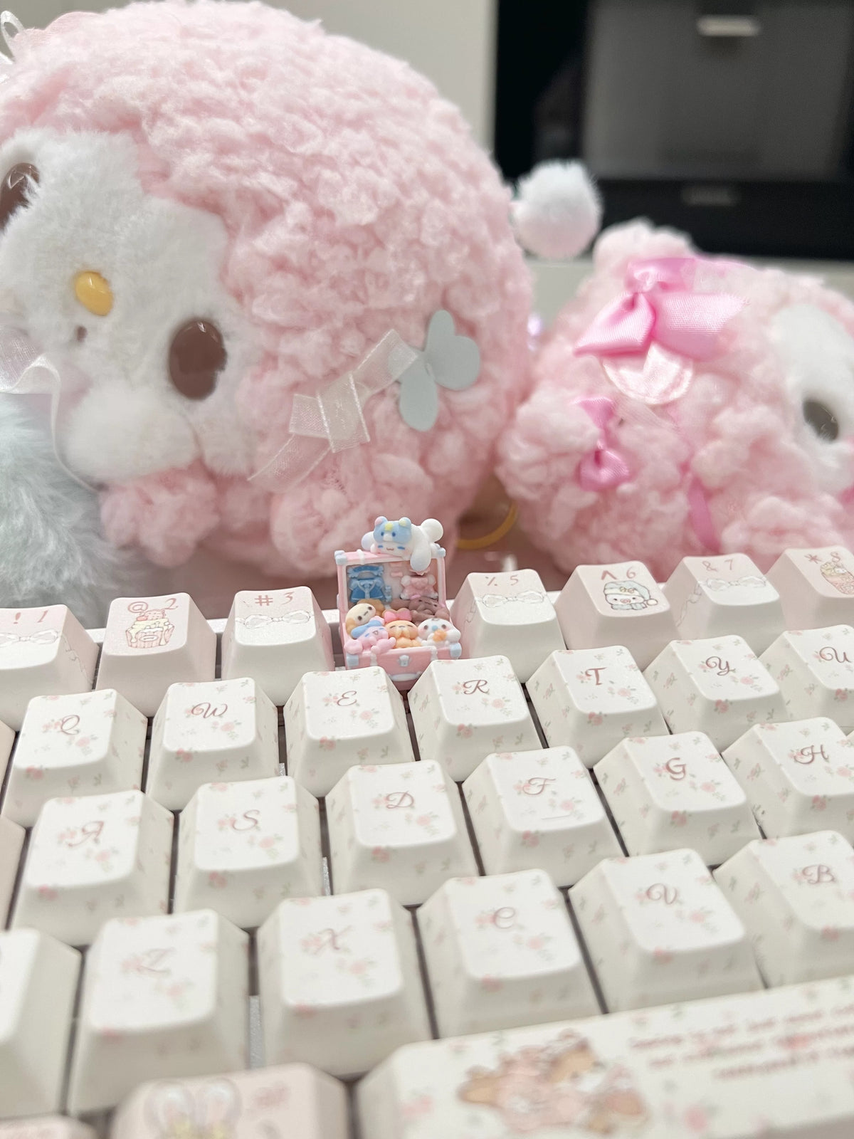 The suitcase is full Cinnamoroll 3 D printing resin printing and coloring, three-dimensional modeling, anime, gaming, cultural creativity, personalized keycaps, mechanical keyboard decoration keycaps
