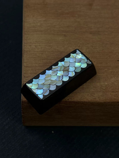 Purple sandalwood inlaid shell keycaps, 2.25U handmade customized personalized keycaps, simple cultural and creative colorful pearl shells+wooden keycaps, mechanical keyboard art decoration keycaps