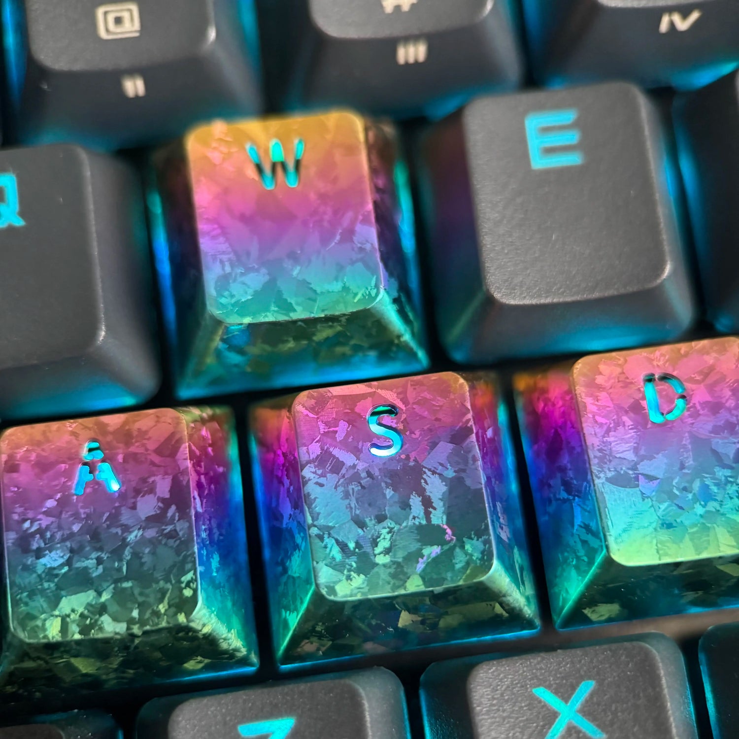WASD ice crystal titanium alloy colorful hollow personalized keycaps, FPS game keys wear-resistant and scratch resistant titanium alloy mechanical keyboard decorative function keycaps