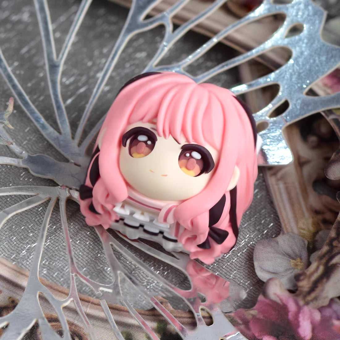 Infinity Nikki， Pink haired girl, multi colored resin molded personalized keycaps, anime, gaming, cultural and creative handmade keycaps