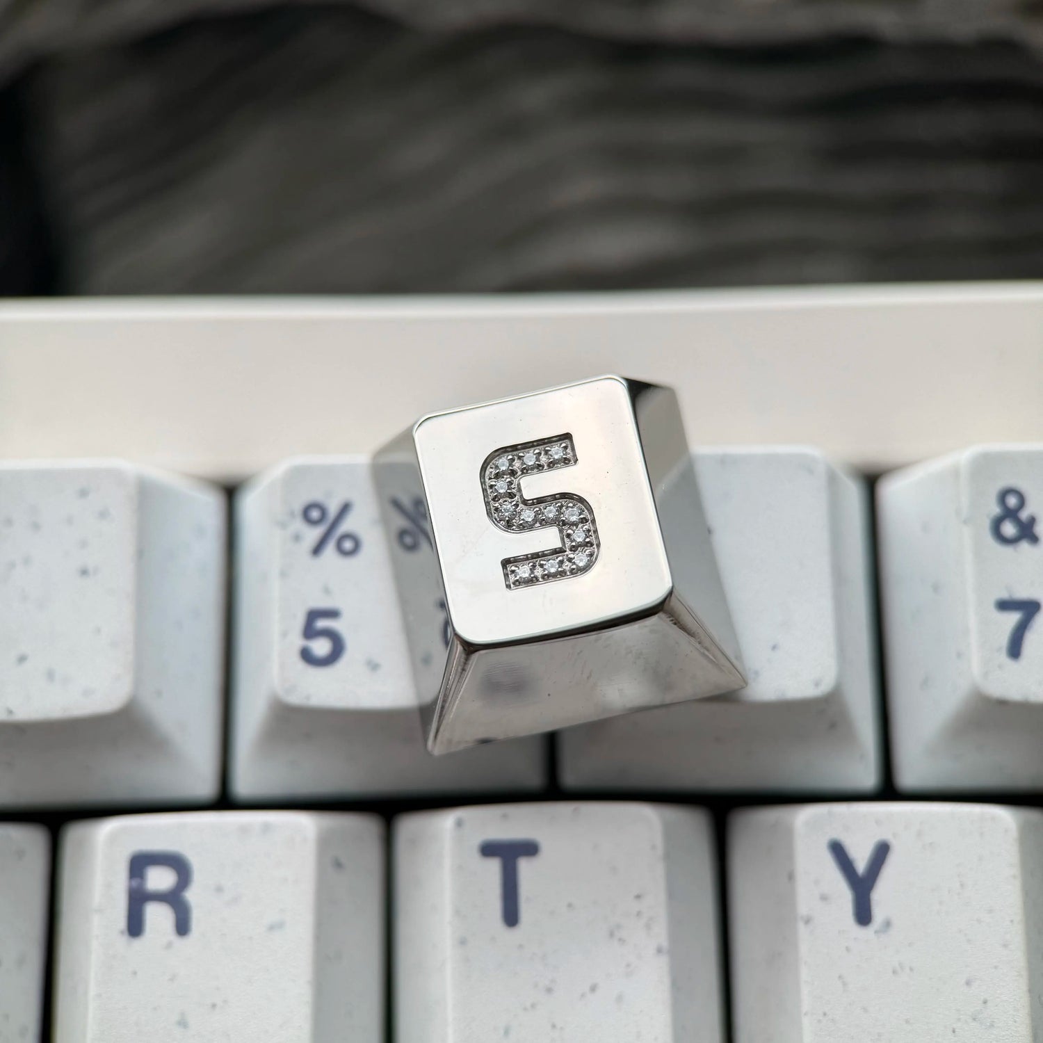 WASD combination set, titanium alloy inlaid gemstone CNC personalized keycaps, machined metal decorative keycaps, corrosion-resistant special metal keycaps, mechanical keyboard decorative keycaps