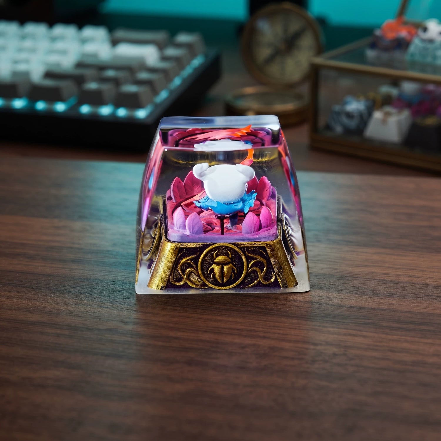 Hollow Knight, Dark Gold Base Style coating and sealing design, Crystal Resin Personalized Keycaps, Anime Game Culture Creative Resin Keycaps, Mechanical Keyboard Art Decorative Keycaps