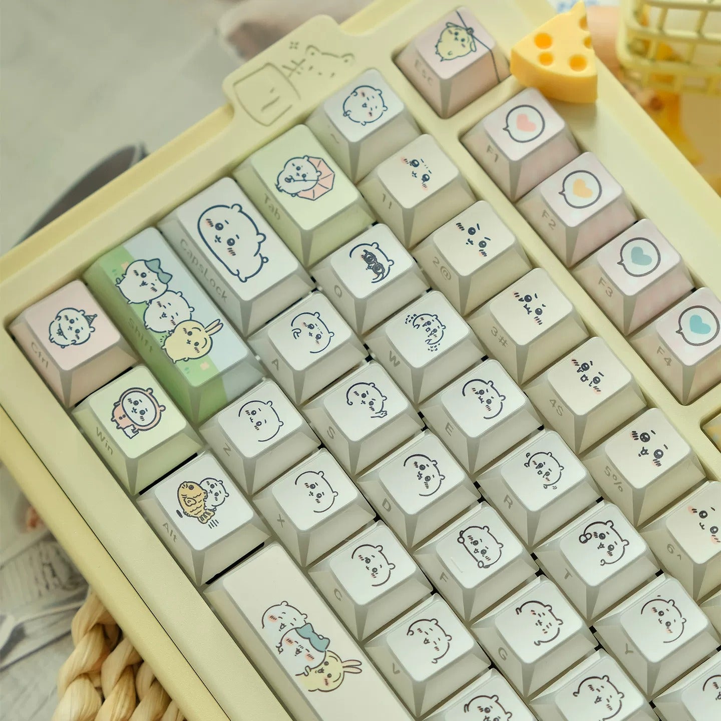 Chiikawa theme design, 4-sided folded transparent series, custom set personalized keycap series，PBT material, Original factory height, compatible with 61/64/68/75/84/87/104 mechanical keyboard keycap set