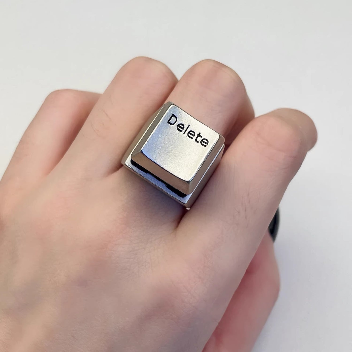 Delete Everything "mechanical keyboard switch ring, a unique and unconventional keyboard peripheral cultural and creative toy.