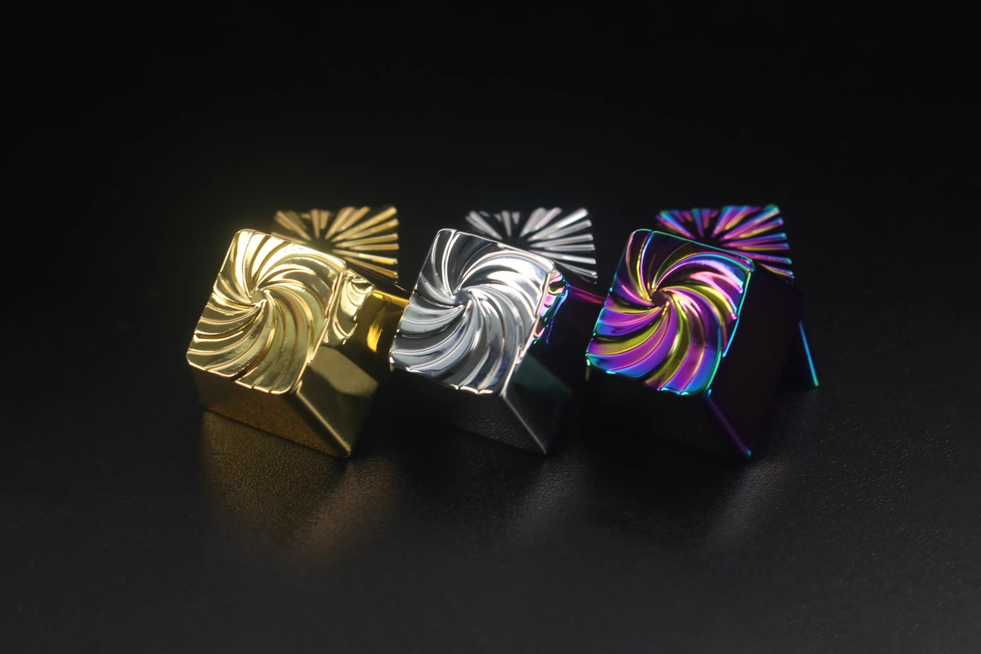 Explosion vortex geometric graphic art keycaps with iridescent gold plating, gold-plated silver mechanical keyboard, zinc aluminum alloy metal personalized keycaps