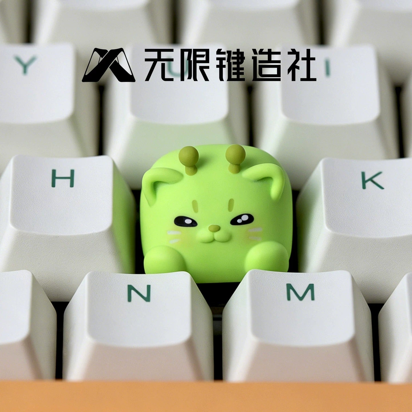 Original design, banana alien kitten, multi-color resin molded personalized keycaps, cartoon image mechanical keyboard decorative keycaps