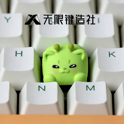 Original design, banana alien kitten, multi-color resin molded personalized keycaps, cartoon image mechanical keyboard decorative keycaps