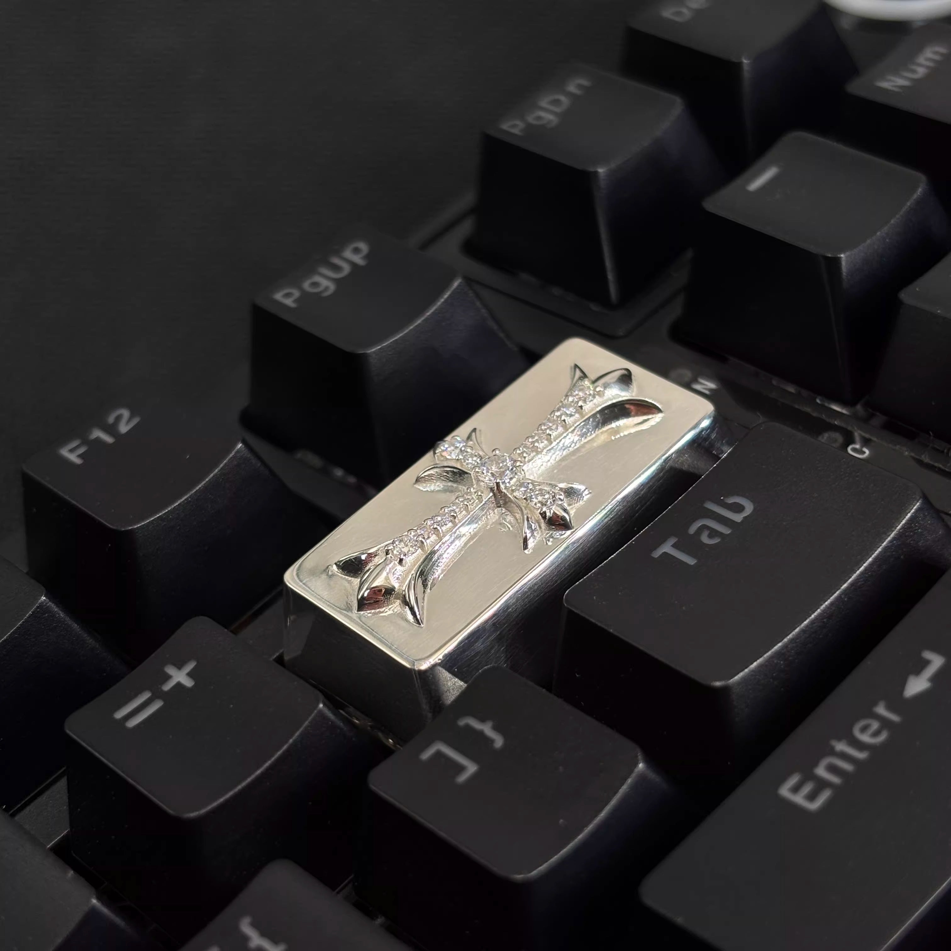 CH style, Metal retro patterned personalized keycaps, trendy and fashionable with decorative keycaps