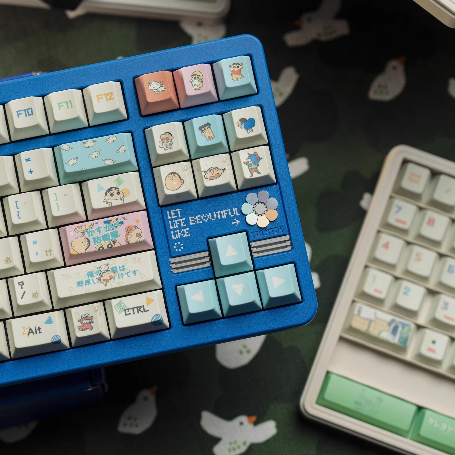 Crayon Shin chan themed personalized keycap set, made of PBT material, original high PBT full five sided heat sublimation cartoon keycap