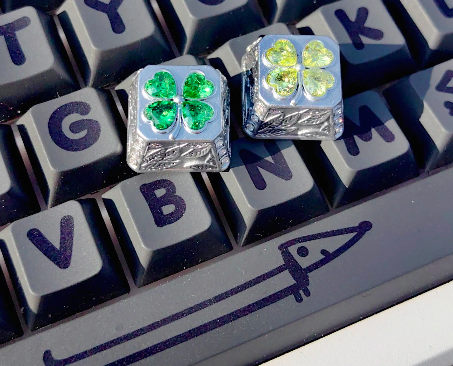Lucky Four Leaves Clover, metal gemstone combined with personalized keycaps, lucky item mechanical keyboard decorative keycaps.