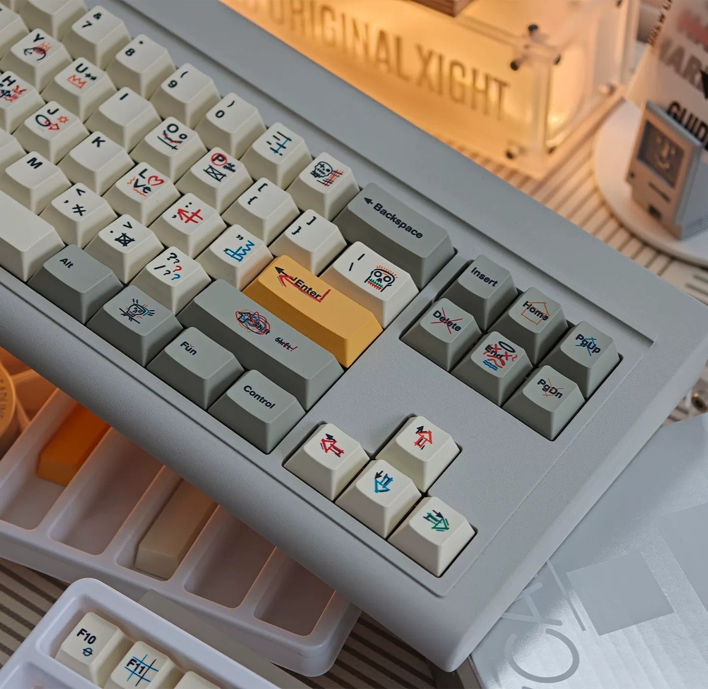 Retro graffiti retro color mechanical keyboard replaceable keycap set PBT material material personalized keycap set, compatible with 61/64/68/75/84/87/104 mechanical keyboard replacement keycap