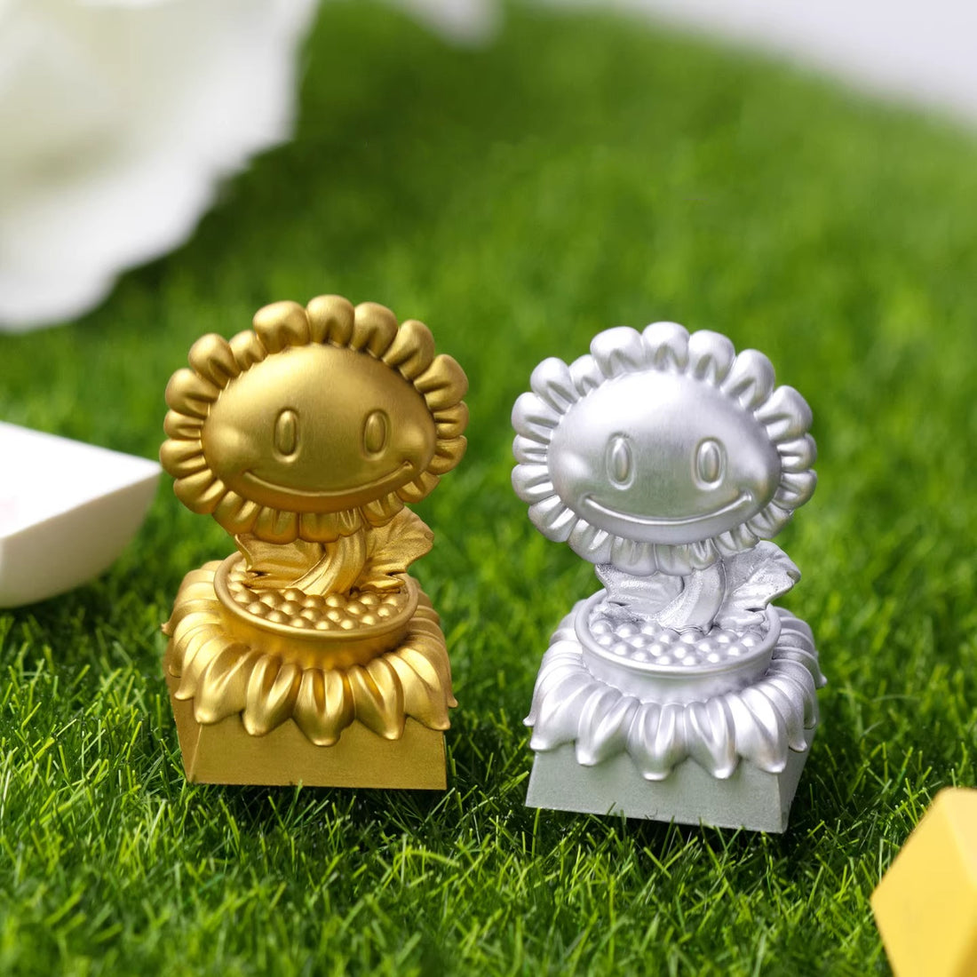 Plants vs. Zombies，Sunflower， Multi colored resin personalized keycaps, resin decorative keycaps for anime, gaming, creative culture, and peripheral areas