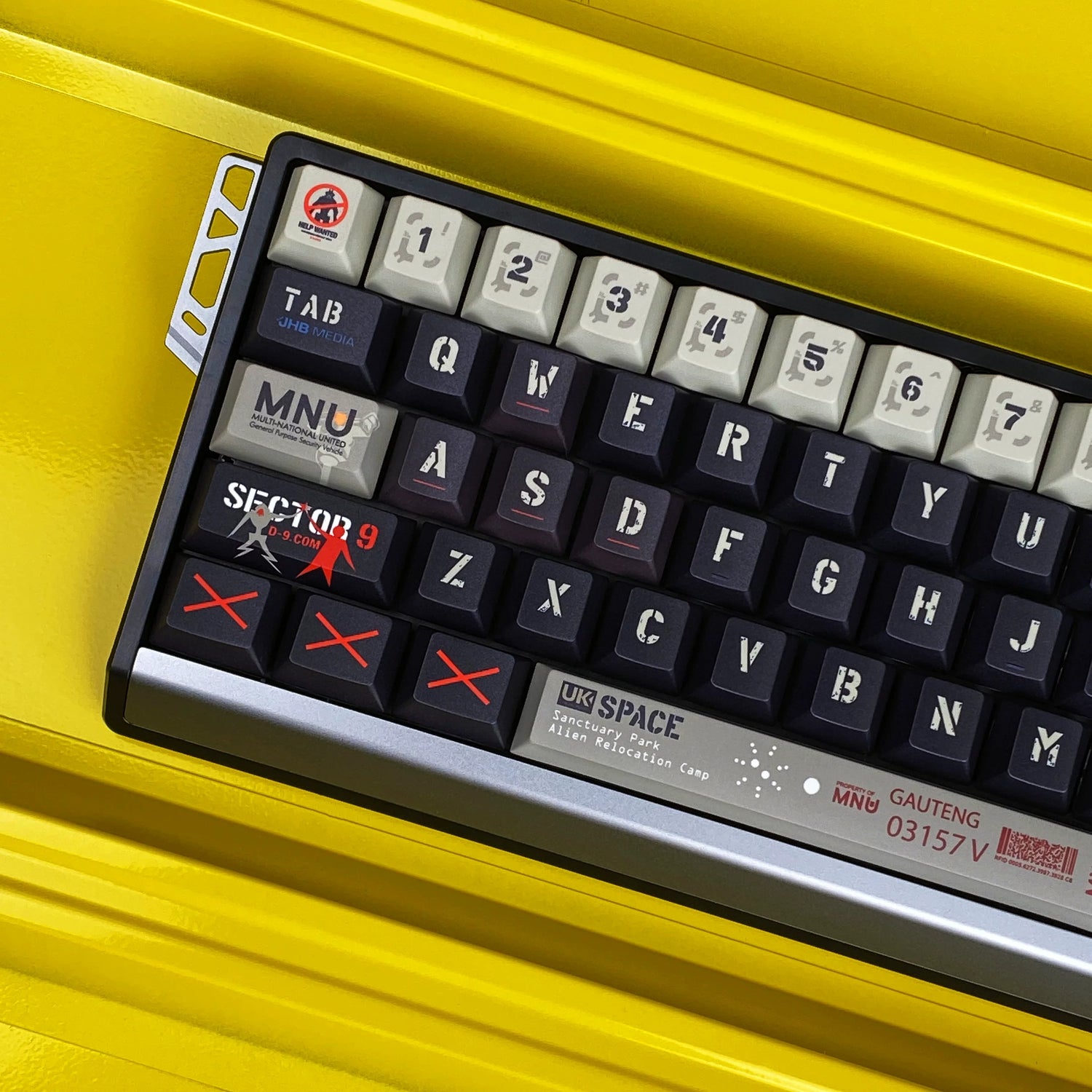 District 9, PBT material personalized keycap set, anime， movie keycap culture peripheral mechanical keyboard decoration keycaps， Compatible with 61/64/68/75/84/87/104 key mechanical keyboard keycap set