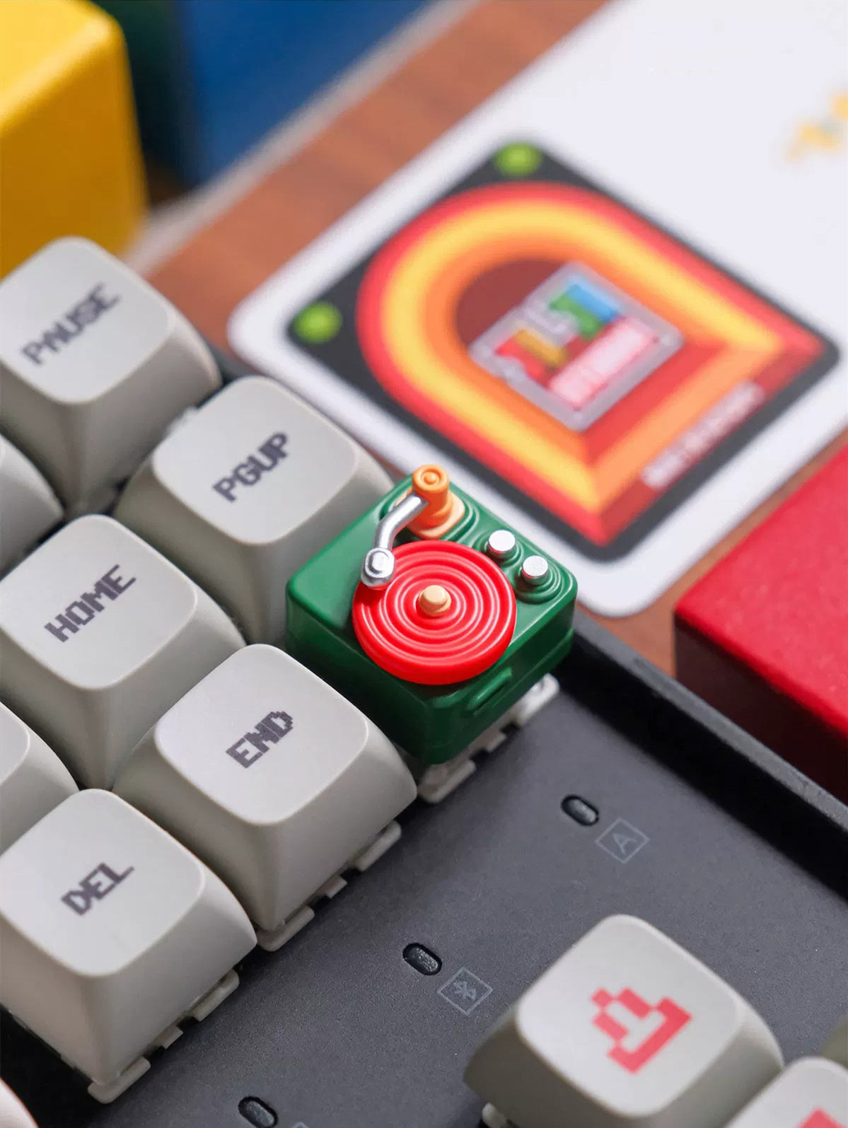 Retro record player, high saturation color Resin Keycaps, retro art creative keycaps, mechanical keyboard decorative keycaps
