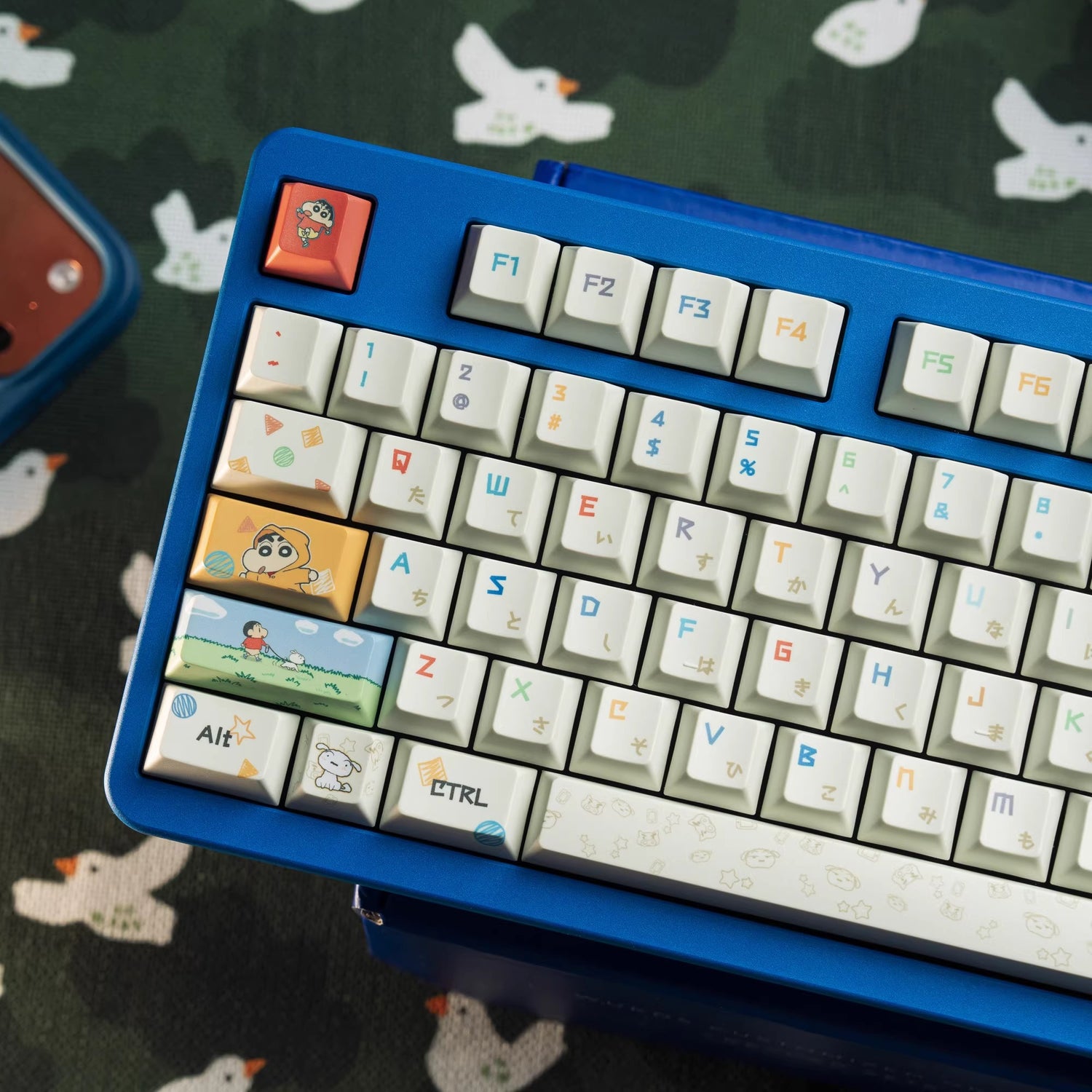 Crayon Shin chan themed personalized keycap set, made of PBT material, original high PBT full five sided heat sublimation cartoon keycap