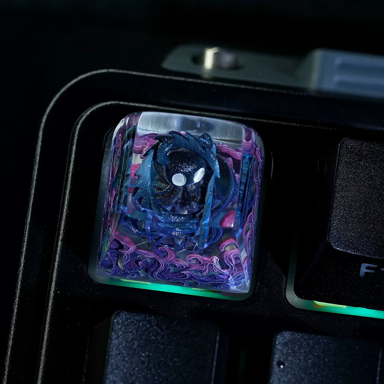 Hollow Knight Void Knight Personalized Transparent Crystal Resin Personalized Keycaps, Mechanical Keyboard Creative Decorative Keycaps Artissankeycaps