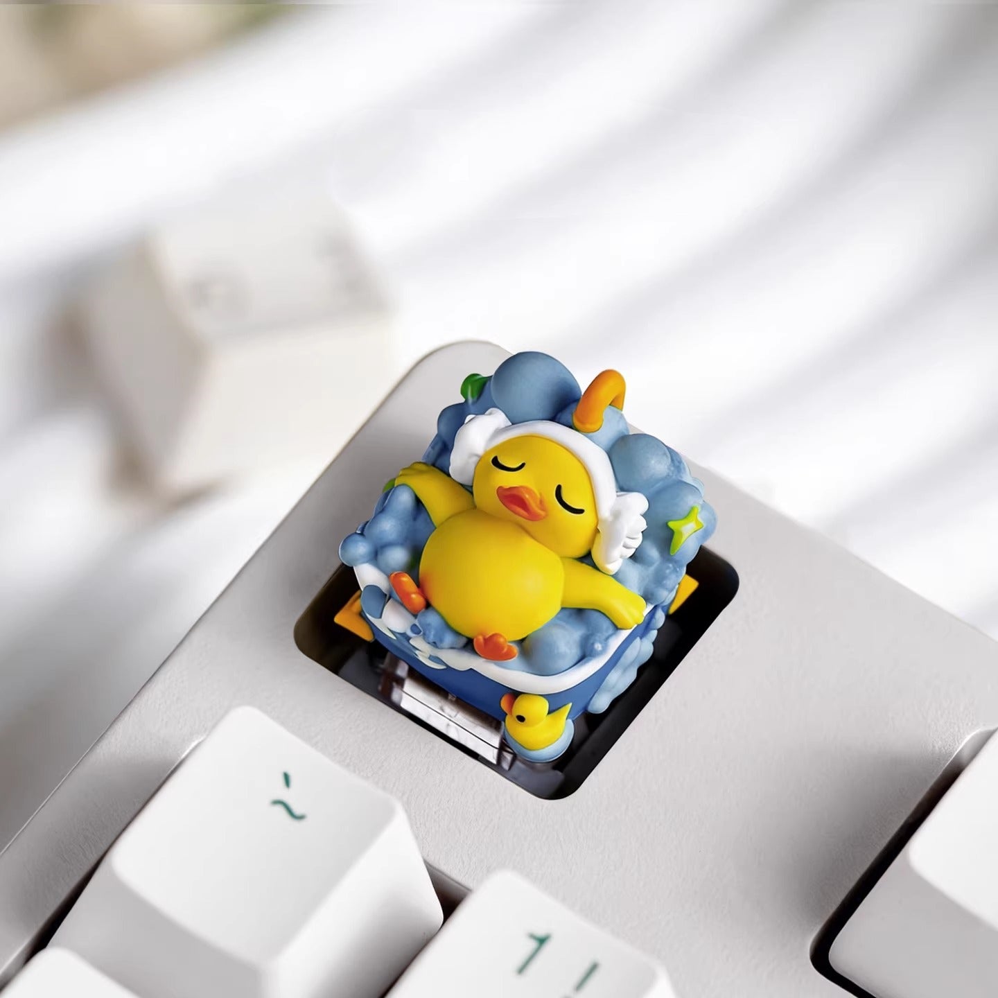 Leisure vacation duck, multi-color resin personalized keycaps, cartoon image handmade creative craftsman resin keycaps