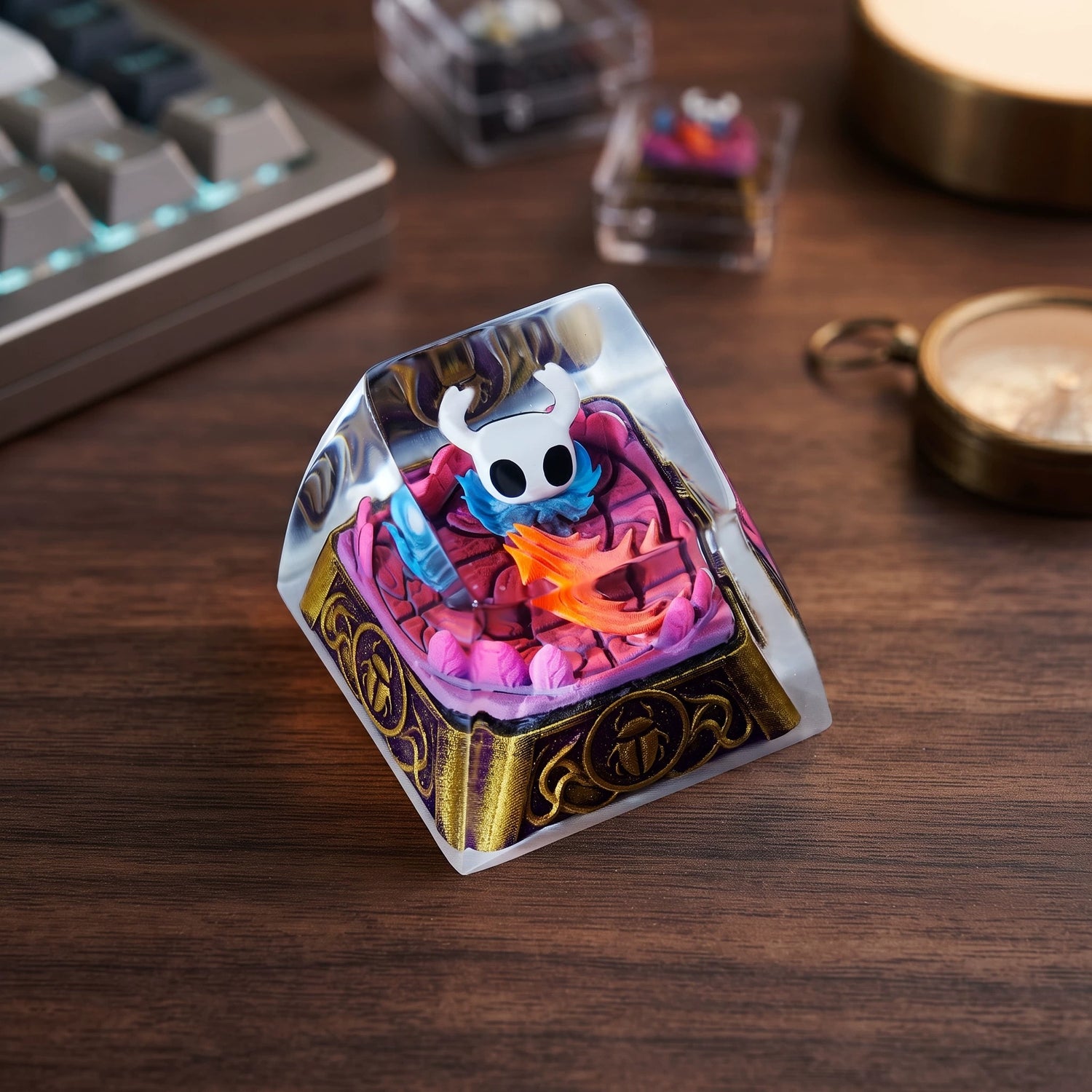 Hollow Knight, Dark Gold Base Style coating and sealing design, Crystal Resin Personalized Keycaps, Anime Game Culture Creative Resin Keycaps, Mechanical Keyboard Art Decorative Keycaps