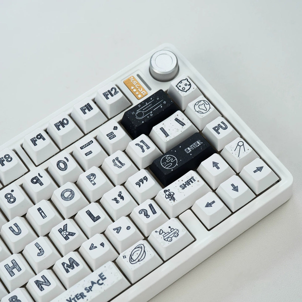 White astronaut theme, space UFO creative design big characters PBT material personalized keycap set, creative decorative keycap set, compatible with 61/64/68/75/84/87/104 mechanical keyboard replacement keycap