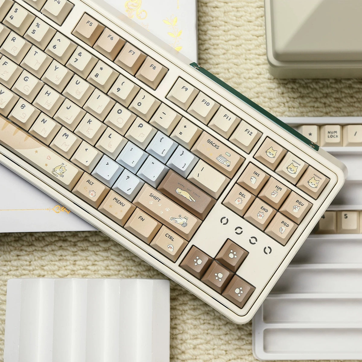 Hachimitu， Cute Cat Theme Design PBT material personalized keycap set, mechanical keyboard replacement decorative keycaps, compatible with 61/64/68/75/84/87/104 key mechanical keyboard