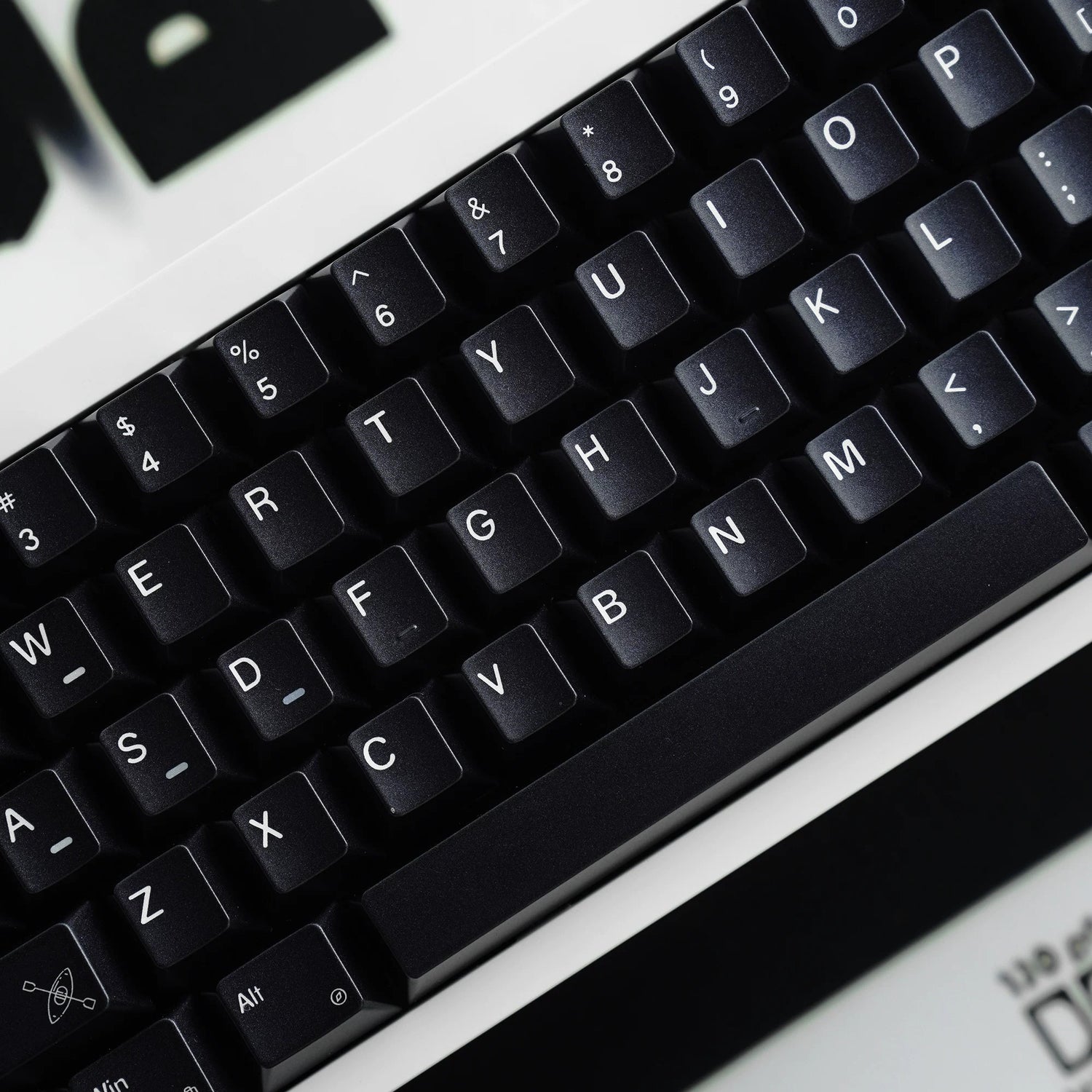 Black/White Holiday Pearl Paint Mechanical Keyboard Keycaps Minimalist Style Decorative Keycaps, PBT Heat Sublimation Original Factory Height, Personalized Keyboard Keycap Set