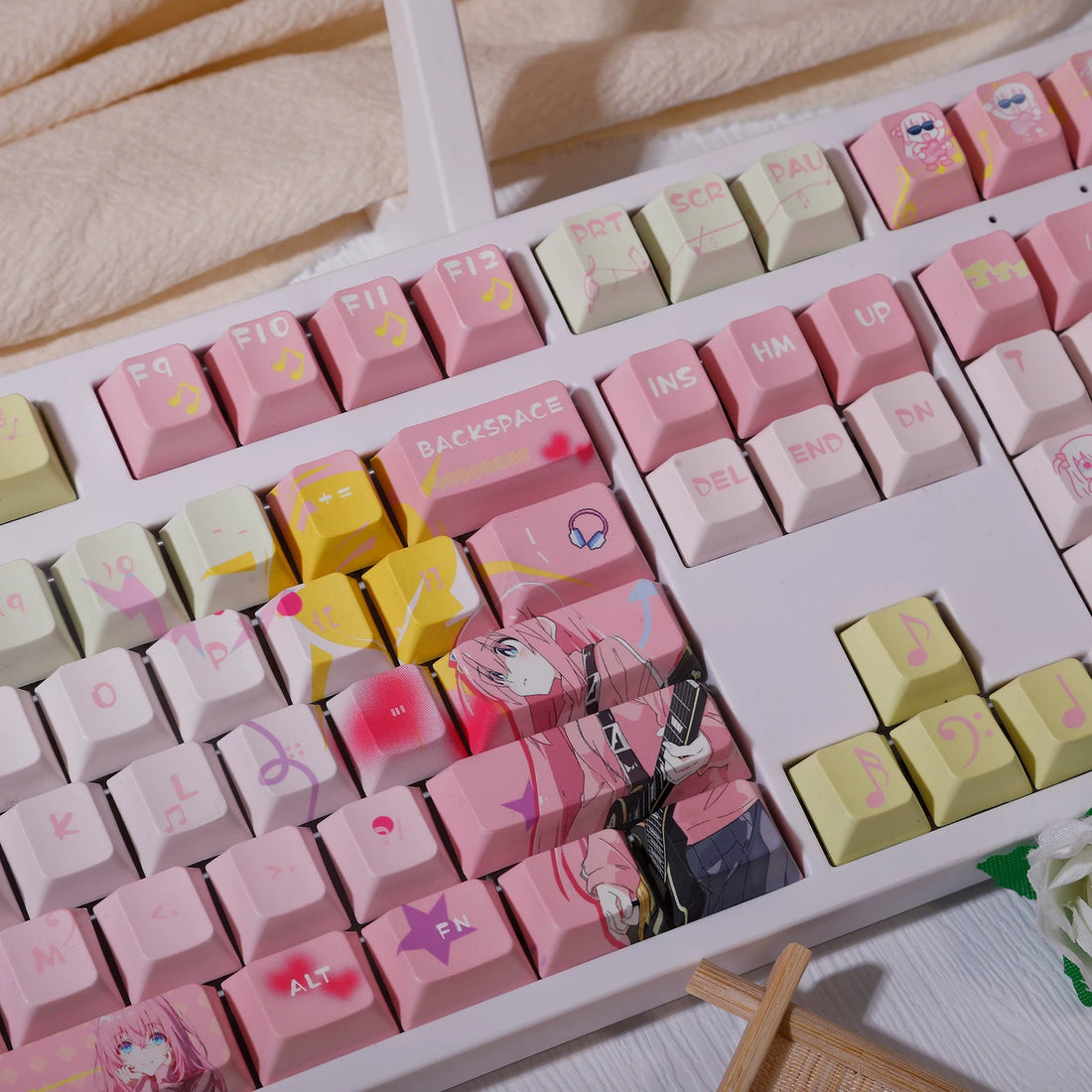 BOCCHI THE ROCK! ， Gotoh Hitori theme, PBT material personalized keycap set, anime keycap culture peripheral mechanical keyboard decoration keycaps， Compatible with 61/64/68/75/84/87/104 key mechanical keyboard keycap set