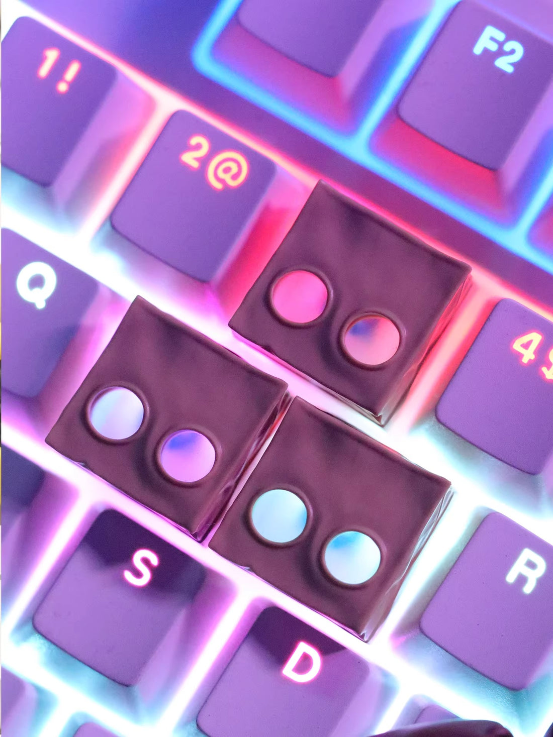 Little Nightmares， Multi colored resin molded personalized keycaps, handmade resin mechanical keyboard art keycaps