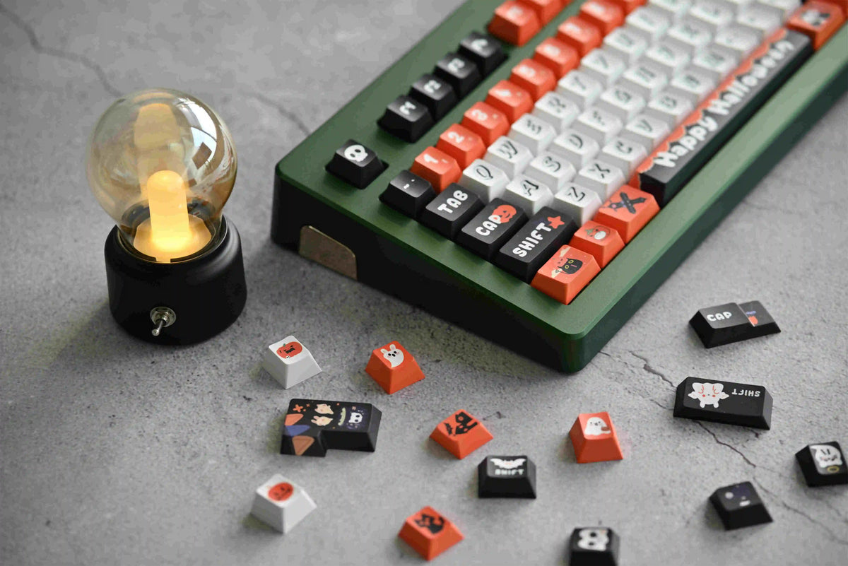Halloween party theme, PBT material, sublimation, cartoon and funny Personalized keycap set, original factory height mechanical keyboard decorative keycap set，anime keycap set suitable for 61/64/68/75/84/87/104 Key Mechanical Keyboard