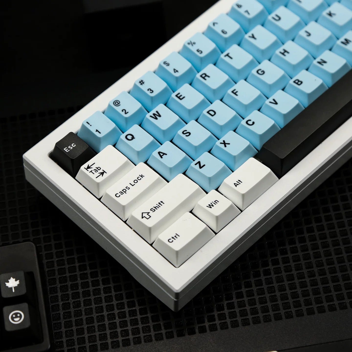 Cloud and Rain Theme Design Keycap Set, PBT Double Color Injection Molding  Personalized Keycap Set, Compatible with 61/64/68/75/84/87/104 Key Mechanical Keyboard