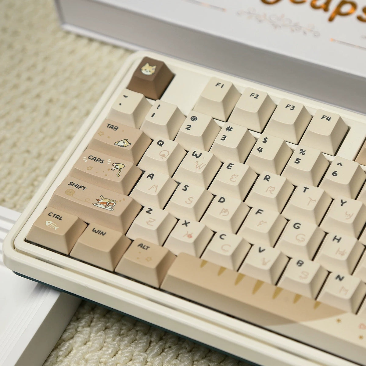 Hachimitu， Cute Cat Theme Design PBT material personalized keycap set, mechanical keyboard replacement decorative keycaps, compatible with 61/64/68/75/84/87/104 key mechanical keyboard